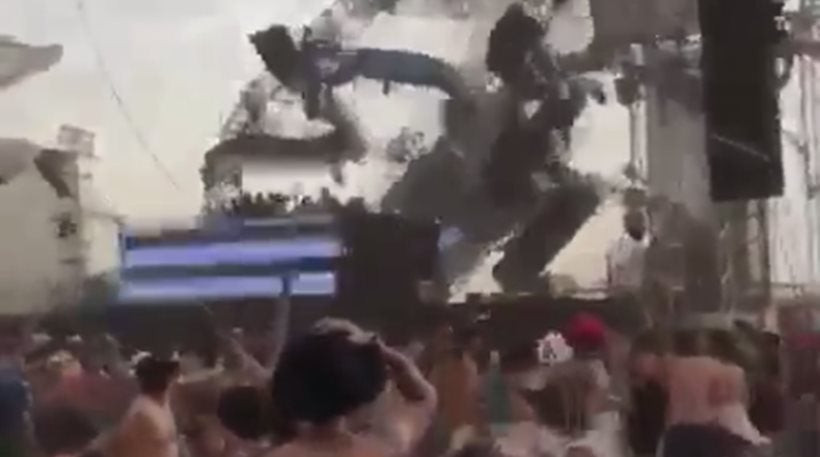 Φρίκη! Dj έχασε τη ζωή του όταν κατέρρευσε η σκηνή στην οποία έπαιζε (βίντεο)